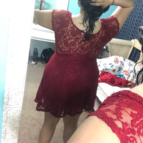 Maroon laced dress - Picture 2 of 3